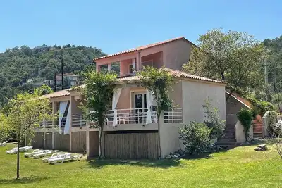 Image de Studio   1 pièce à vivre   terrasse vue mer