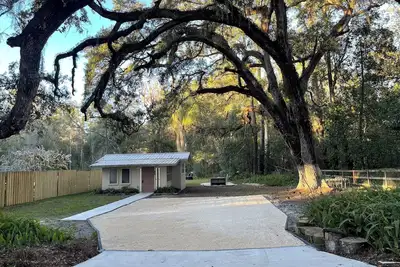 Image de Cozy 1-bedroom cottage in peaceful Brooksville with Ac