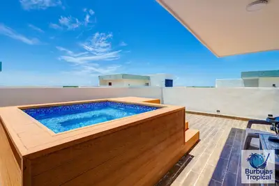 Image de Spacious 3-bedroom apartment with private Jacuzzi close to Cruise Terminal