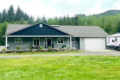 Image de Forks Home in the Forest Hot Tub 3 bedroom plus bonus bed/office 2. 5 bath