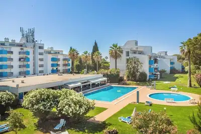 Image de 1br Apartment with Pool @ Lago Azul