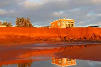 Image de Red Cliff Escape with Beach Access