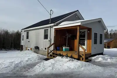 Image de Fantastic 4-bedroom home with direct snowmobile and atv access