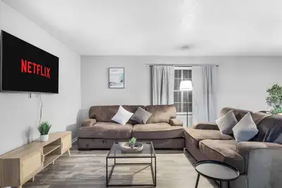 Image de Fifa | 3 Min Walk to At&T | 2br | Free Parking!