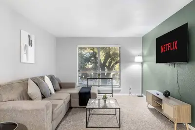 Image de Fifa | 3 Min Walk to At&T | 1br | Free Parking!