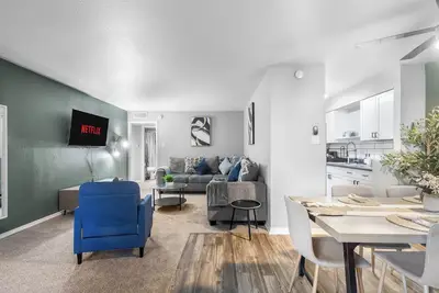 Image de Fifa | 3 Min Walk to At&T  | 3br | Free Parking!