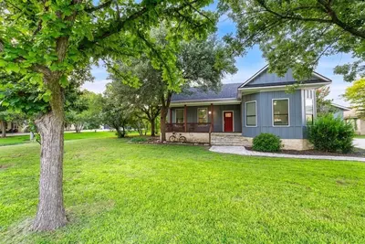 Image de Private Creek-front Home in Downtown Boerne. Walk to Main St. Weddings, Families