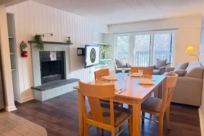 Image de BreezelyBruin- Pool, Hot tub, Near Bike Park