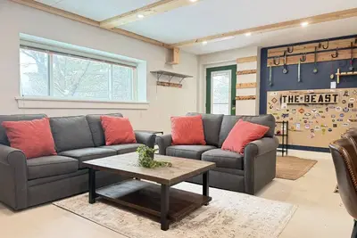 Image de Bearathon- pool, Hot tub, Near Bike Park and Golf