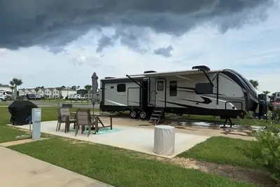 Image de One bedroom Rv next to Owa, restaurants, waterpark, and 15 minutes from beach.