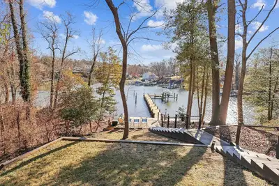 Image de Waterfront home: history, nature and comfort