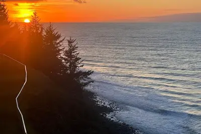 Image de Oceanfront Seaside Cliffs Retreat at Surfer's Cove