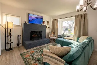 Image de Spacious Pet-Friendly Home in Lancaster, Private Yard, Parking & Fast WiFi