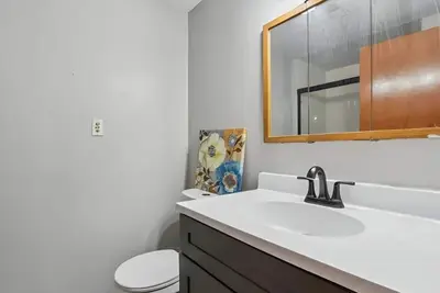 Image de 3-bedroom house in lovely Matteson with cool Ac breeze