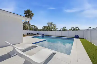 Image de 5-Min to Beach • Pool • Beach Gear • Family House