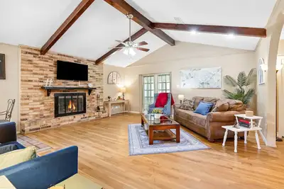 Image de Roomy 5br House | Patio + Huge Carport