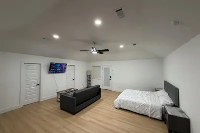 Image de Cozy Suite in beautiful Sugar Land with Ac / heat safe neighborhood