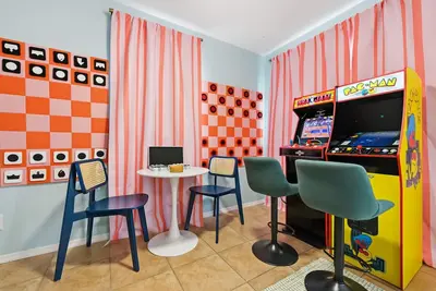 Epic Backyard - Private Pool - Firepit - Putt Putt