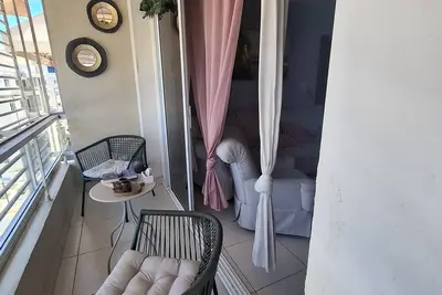 Image de Elegant & Comfortable Apartment with Private Balcony
