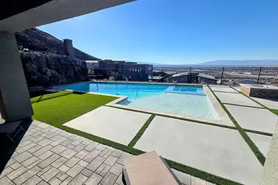 Image de Luxe Vegas Escape w/ Strip View - 360° Las Vegas Strip & Mountain Views