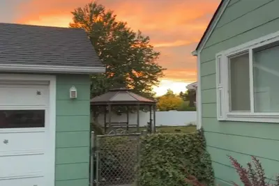 3-bedroom house in fabulous Eugene on land