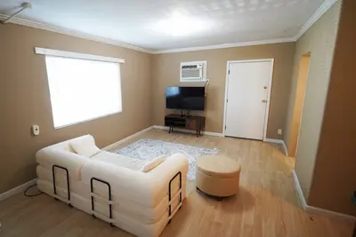 Image de Hidden Gem! Newly Renovated Spacious 1 Bed 1 Bath with Huge Private Yard