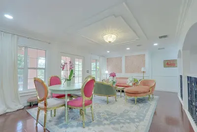 Image de Spacious 5-bedroom Serene Euro French Villa