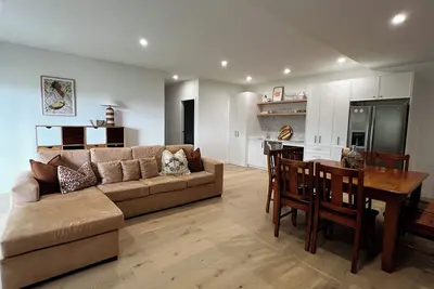 Image de Saratoga Escape - Relaxed, modern, pet friendly, family friendly coastal getaway