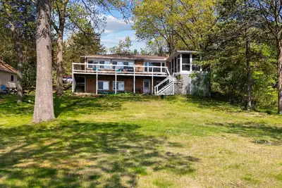 Image de Classic Green Lake Escape: Private Pier, Sandy Bottom & Stunning Views