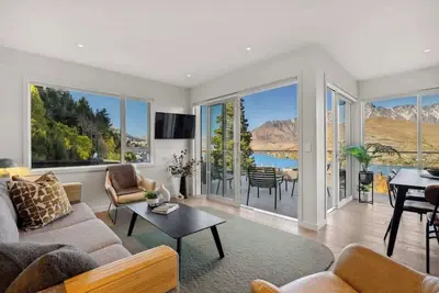 Image de Tahuna Escape - Exceptional Views, Ski room & Spa!