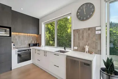 Image de Tahuna Escape - Stylish, Mountain Views & Huge Deck