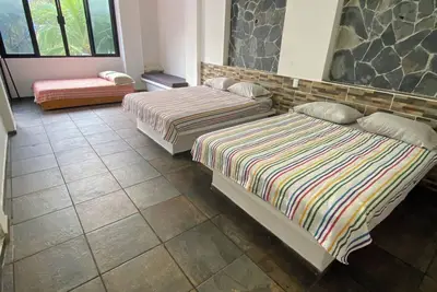 Image de Cozy apartment for 8 in tranquil Los Ayala with 2qs beds, 1 dbl bed, 2 sofas.