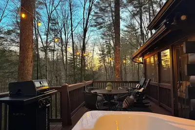 Image de Secluded 2-Acre Romantic Cabin •Hot Tub •Creek •Fire Pit •Ellijay/Blue Ridge