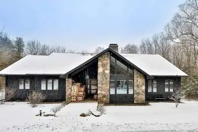 Image de Modern Forest Retreat with Hot Tub and Sauna - Entire Magda Cabin Xl!