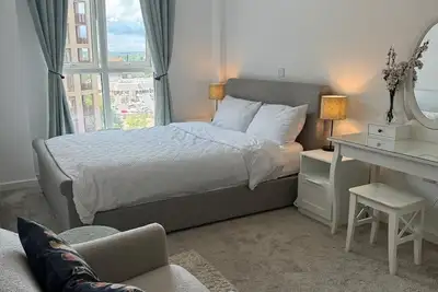 Image de Barking Bliss - Bright Apartment with City Views