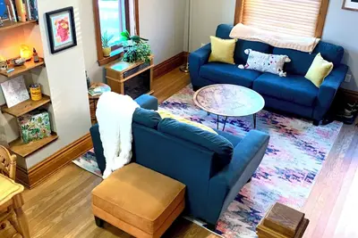 Image de Neighborhood Townhome with Botanical Vibes