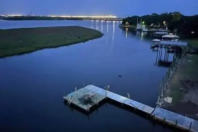 Image de Legend Oaks Room 5 over the water