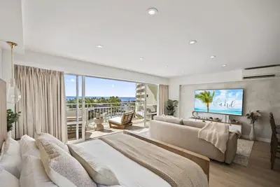 Image de Waikiki Ocean Wave Escape: Coastal Luxe