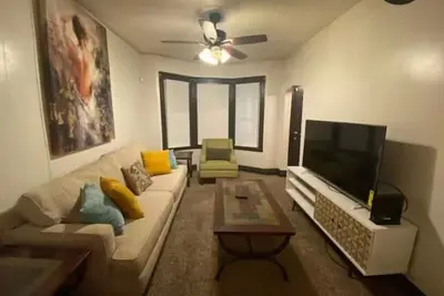 Image de Cozy Holcomb Haven Near Downtown Detroit