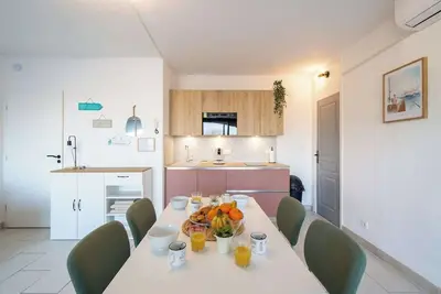 Image de Grand studio Climatisé en Front de mer idéale pour un séjour en famille