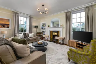 Image de 3-Bed Georgian Townhouse Next to Wellbeing Clinic