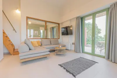 Image de Alkyoni 2, a sea view elegant loft apartment near Katakolo.