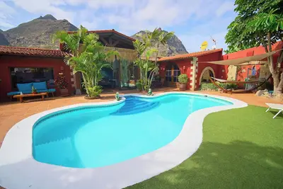 Image de Villa Male, piscine privée chauffée, barbecue et jardins