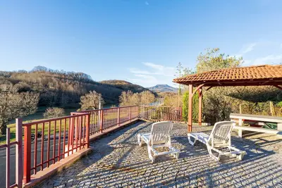 Image de Grande maison avec barbecue, terrasse partagée et Wi-Fi à Saint-Pée-sur-Nivelle