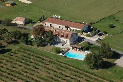 Image de Gîte « Les Naudines » avec piscines partagées, terrasse privée et Wi-Fi