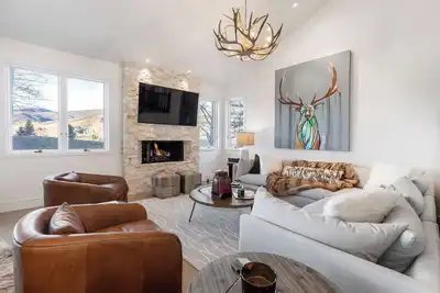 Image de New Listing! Arrowhead 10th Fairway Golf & Ski Condo | Walk to Lift