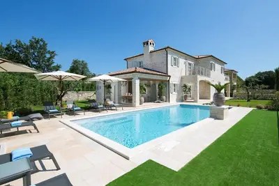 Image de Villa Elena beautiful holiday home with private pool and sport courts for 8 guests