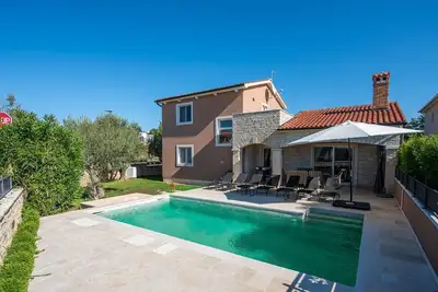 Image de Villa Dominika with private pool and Bbq for 8 guests in Kaštelir