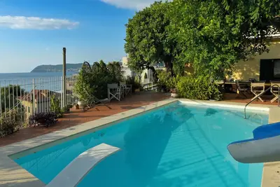 Image de Villa \"Belle Epoque\" sea view with swimming pool. Only 100 meters from the sea.