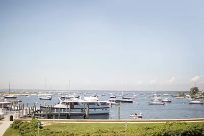 Image de The Crown Jewel Apartment in Watch Hill, Ri.